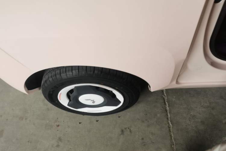 Used Wuling Hongguang MINIEV 2022 Macaron Premium Model – Lithium Iron Phosphate Right Rear Wheel Hub