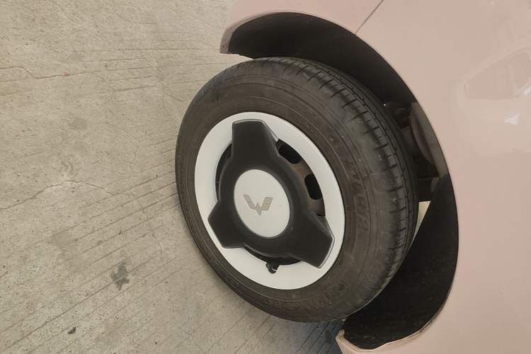 Used Wuling Hongguang MINIEV 2022 Macaron Premium Model – Lithium Ternary Battery Right Rear Wheel Hub