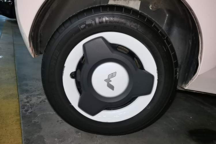 Used Wuling Hongguang MINIEV 2022 Macaron Premium Model – Lithium Iron Phosphate Right Rear Wheel Hub