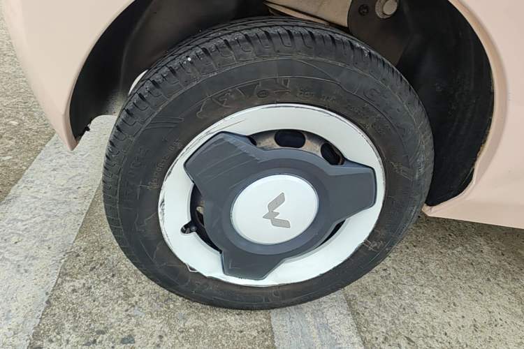Used Wuling Hongguang MINIEV 2022 Macaron Premium Model – Lithium Iron Phosphate Right Rear Wheel Hub