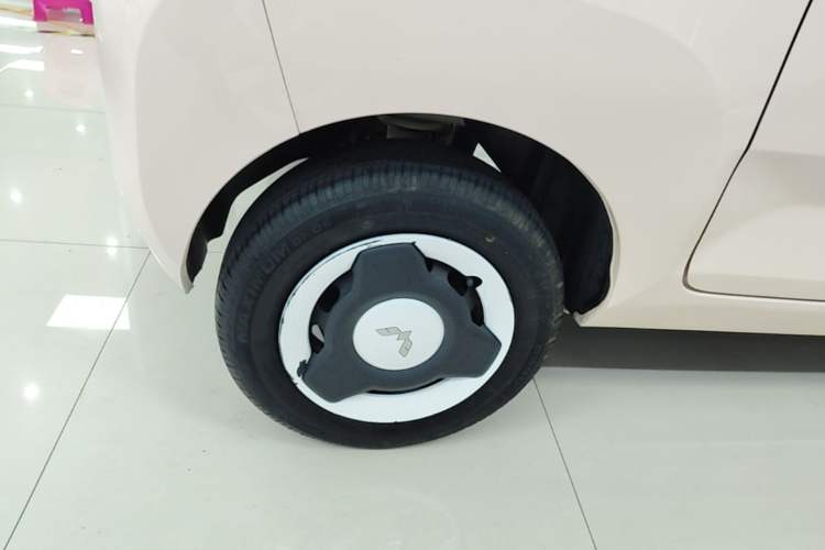 Used Wuling Hongguang MINIEV 2022 Macaron Premium Model – Lithium Iron Phosphate Right Rear Wheel Hub