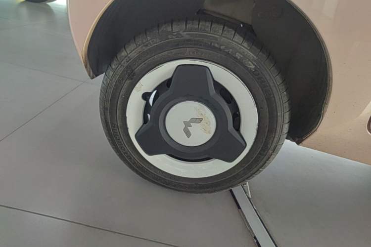 Used Wuling Hongguang MINIEV 2022 Macaron Premium Model – Lithium Iron Phosphate Right Rear Wheel Hub