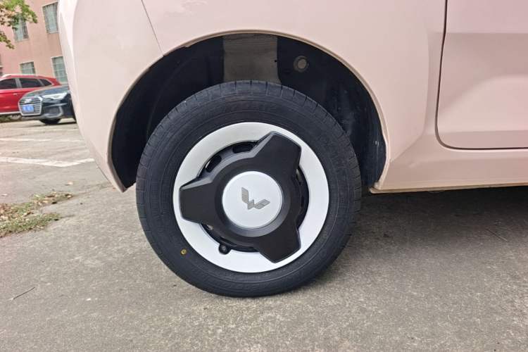 Used Wuling Hongguang MINIEV 2022 Macaron Premium Model – Lithium Iron Phosphate Right Rear Wheel Hub