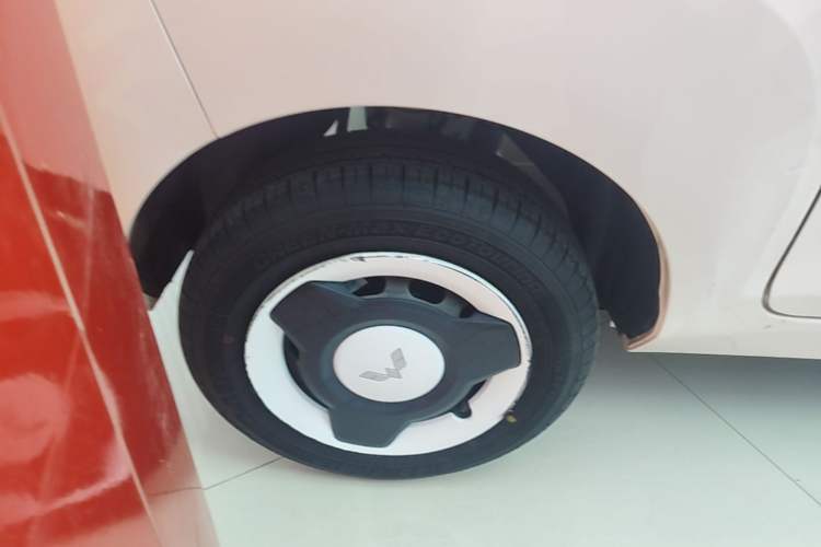 Used Wuling Hongguang MINIEV 2022 Macaron Premium Model – Lithium Iron Phosphate Right Rear Wheel Hub