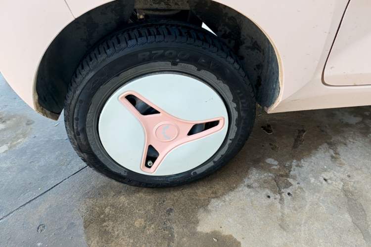 Used Wuling Hongguang MINIEV 2022 Macaron Premium Model – Lithium Iron Phosphate Right Rear Wheel Hub