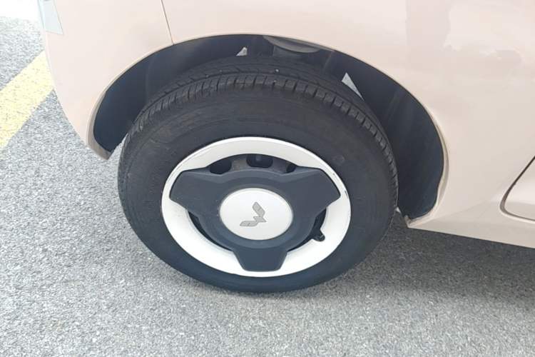 Used Wuling Hongguang MINIEV 2022 Macaron Premium Model – Lithium Iron Phosphate Right Rear Wheel Hub