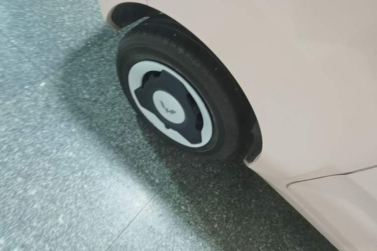 Used Wuling Hongguang MINIEV 2022 Macaron Premium Model – Lithium Iron Phosphate Right Rear Wheel Hub