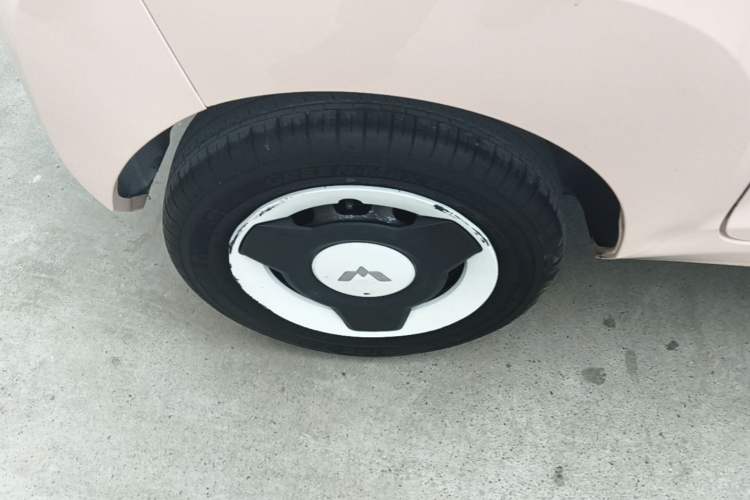 Used Wuling Hongguang MINIEV 2022 Macaron Fashion Model Lithium Iron Phosphate Right Rear Wheel Hub