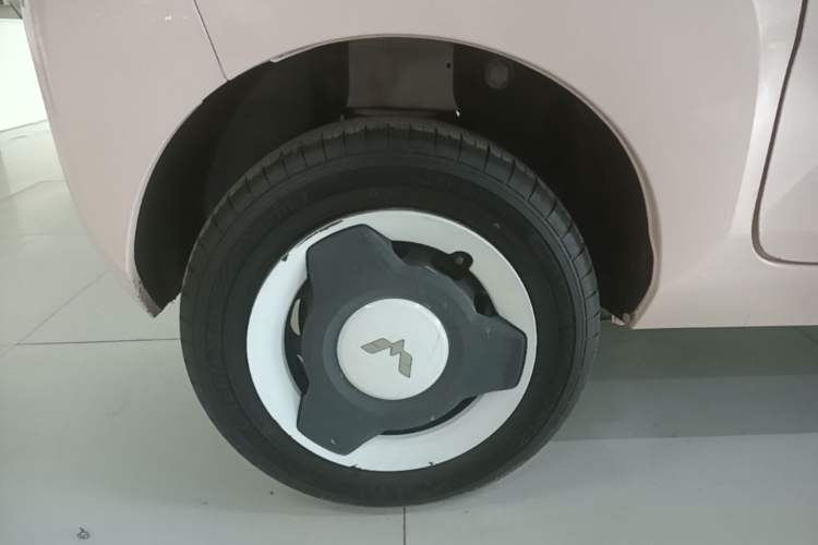 Used Wuling Hongguang MINIEV 2022 Macaron Premium Model – Lithium Iron Phosphate Right Rear Wheel Hub