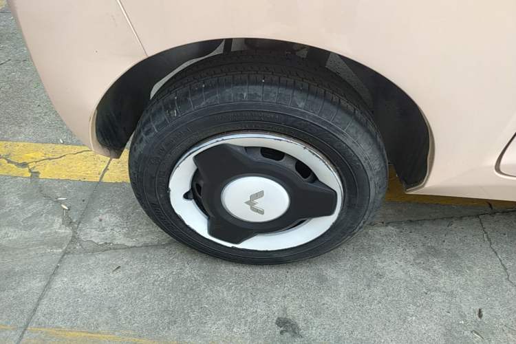Used Wuling Hongguang MINIEV 2022 Macaron Premium Model – Lithium Iron Phosphate Right Rear Wheel Hub