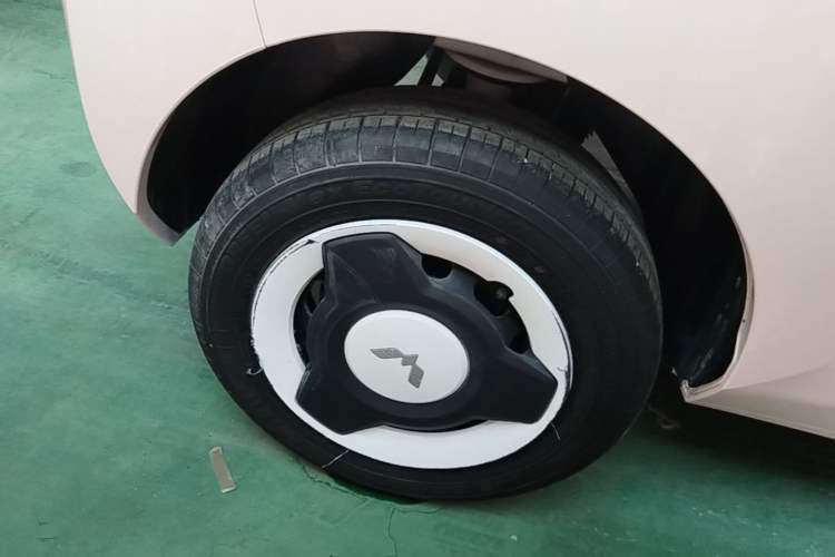Used Wuling Hongguang MINIEV 2022 Macaron Premium Model – Lithium Ternary Battery Right Rear Wheel Hub