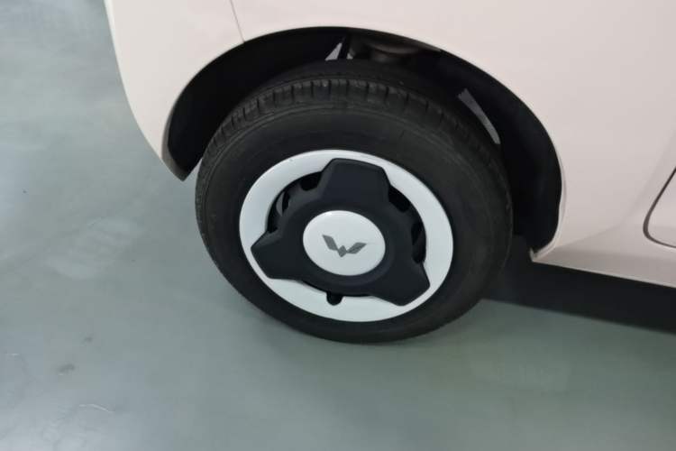 Used Wuling Hongguang MINIEV 2022 Macaron Premium Model – Lithium Iron Phosphate Right Rear Wheel Hub