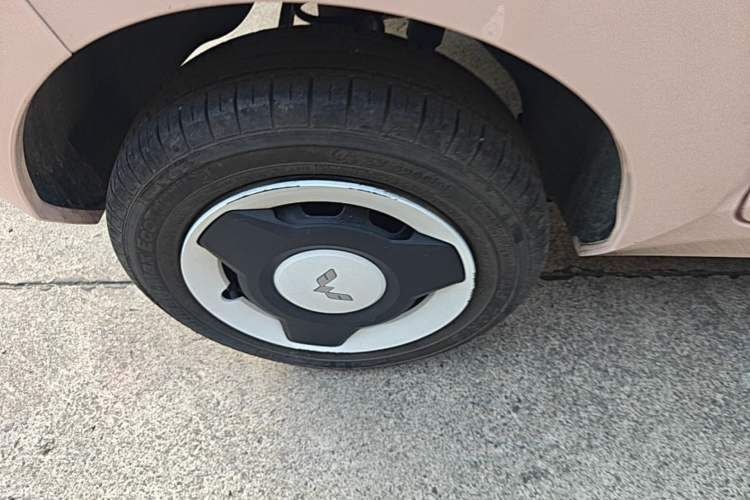 Used Wuling Hongguang MINIEV 2022 Macaron Premium Model – Lithium Iron Phosphate Right Rear Wheel Hub