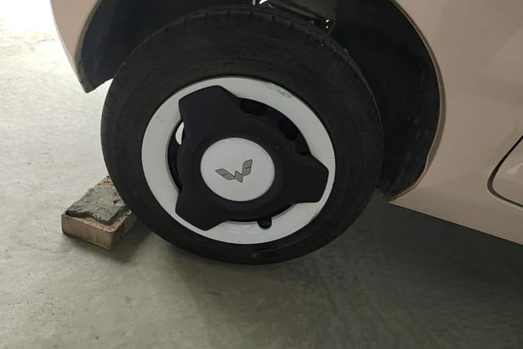 Used Wuling Hongguang MINIEV 2022 Macaron Premium Model – Lithium Iron Phosphate Right Rear Wheel Hub