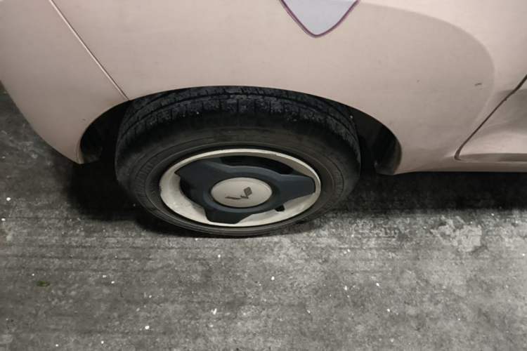 Used Wuling Hongguang MINIEV 2022 Macaron Colorful Edition Lithium-Ion Battery Right Rear Wheel Hub