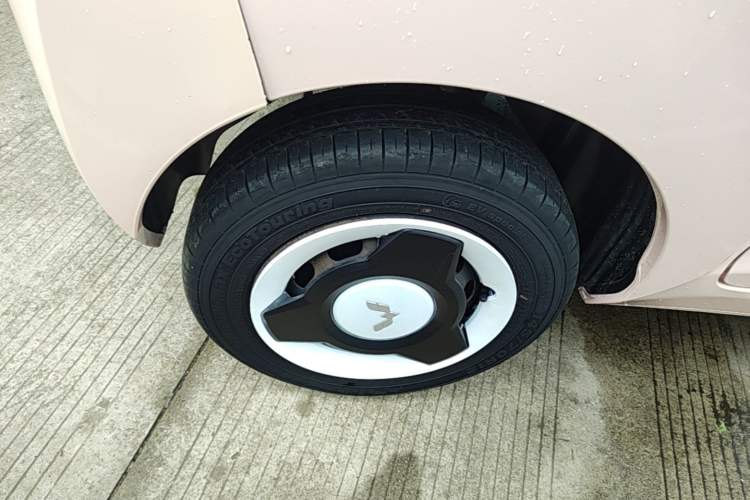 Used Wuling Hongguang MINIEV 2022 Macaron Premium Model – Lithium Ternary Battery Right Rear Wheel Hub
