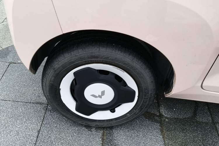 Used Wuling Hongguang MINIEV 2022 Macaron Premium Model – Lithium Iron Phosphate Right Rear Wheel Hub