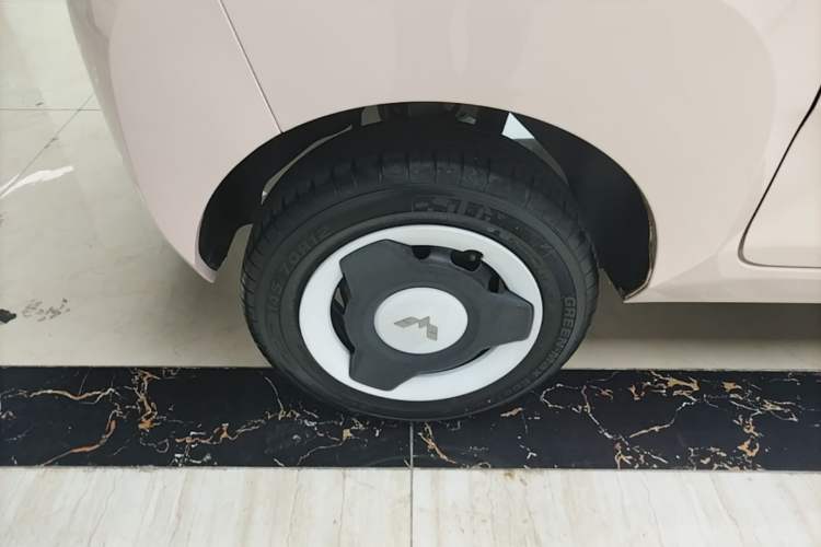 Used Wuling Hongguang MINIEV 2022 Macaron Premium Model – Lithium Iron Phosphate Right Rear Wheel Hub