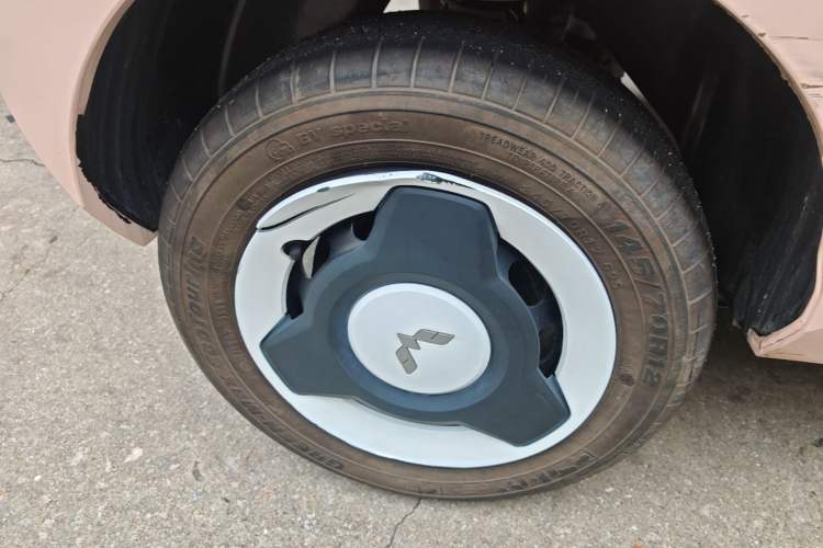 Used Wuling Hongguang MINIEV 2022 Macaron Fashion Edition Lithium-Nickel-Cobalt-Alpha-oxide Right Rear Wheel Hub