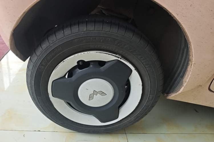 Used Wuling Hongguang MINIEV 2022 Macaron Fashion Model Lithium Iron Phosphate Right Rear Wheel Hub