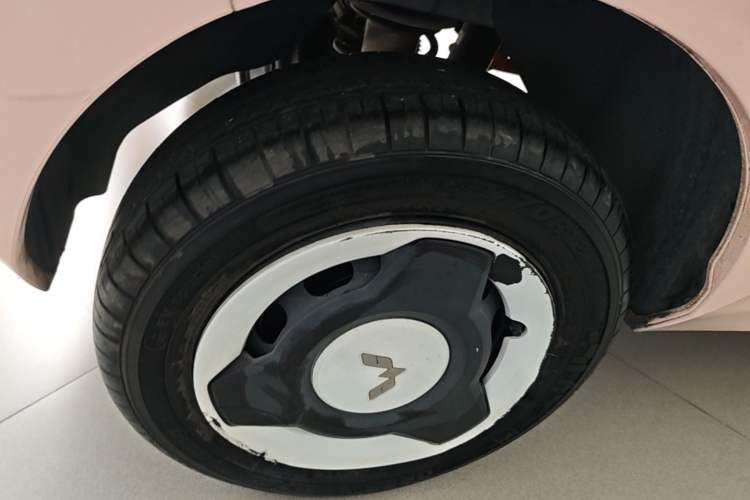 Used Wuling Hongguang MINIEV 2022 Macaron Fashion Edition Lithium-Nickel-Cobalt-Alpha-oxide Right Rear Wheel Hub