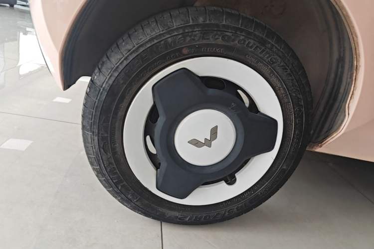 Used Wuling Hongguang MINIEV 2022 Macaron Fashion Model Lithium Iron Phosphate Right Rear Wheel Hub