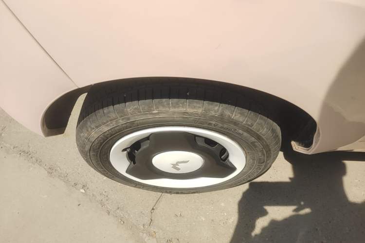 Used Wuling Hongguang MINIEV 2022 Macaron Premium Model – Lithium Ternary Battery Right Rear Wheel Hub