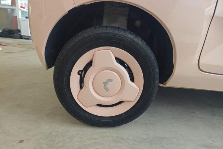 Used Wuling Hongguang MINIEV 2022 Macaron Premium Model – Lithium Iron Phosphate Right Rear Wheel Hub