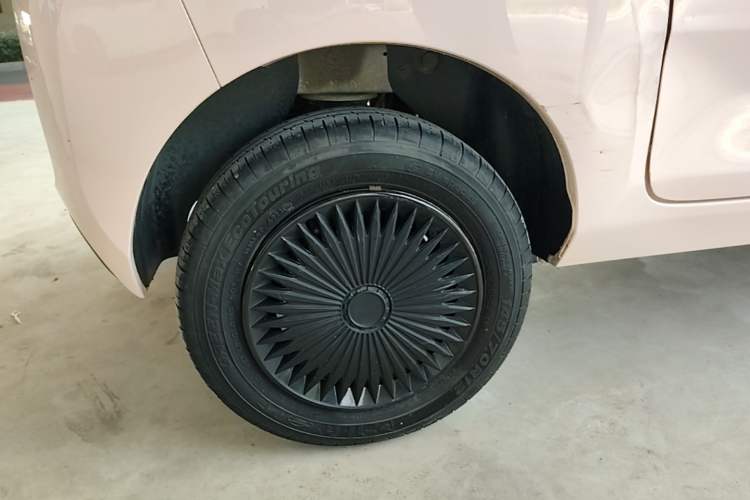 Used Wuling Hongguang MINIEV 2022 Macaron Premium Model – Lithium Iron Phosphate Right Rear Wheel Hub