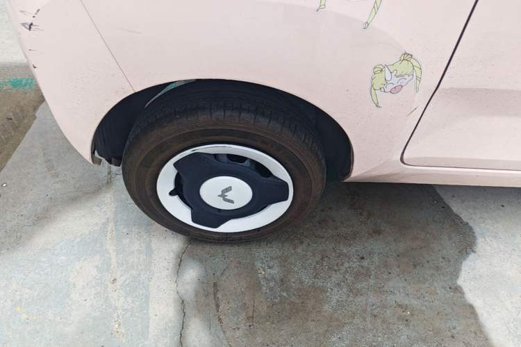 Used Wuling Hongguang MINIEV 2022 Macaron Fashion Model Lithium Iron Phosphate Right Rear Wheel Hub