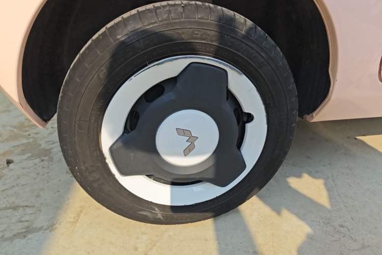 Used Wuling Hongguang MINIEV 2022 Macaron Premium Model – Lithium Iron Phosphate Right Rear Wheel Hub