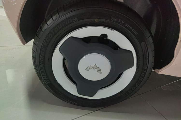 Used Wuling Hongguang MINIEV 2022 Macaron Premium Model – Lithium Iron Phosphate Right Rear Wheel Hub