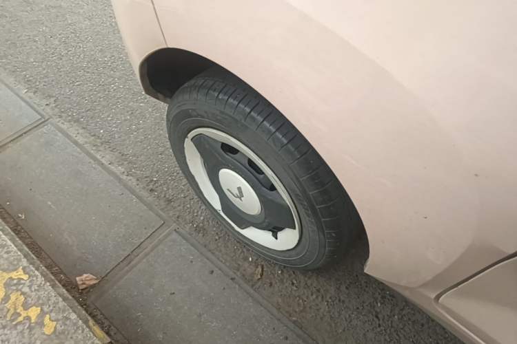 Used Wuling Hongguang MINIEV 2022 Macaron Premium Model – Lithium Ternary Battery Right Rear Wheel Hub