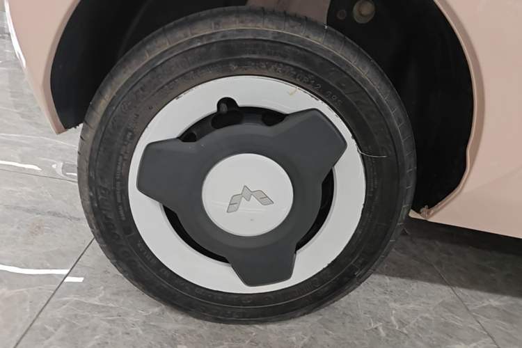 Used Wuling Hongguang MINIEV 2022 Macaron Premium Model – Lithium Iron Phosphate Right Rear Wheel Hub