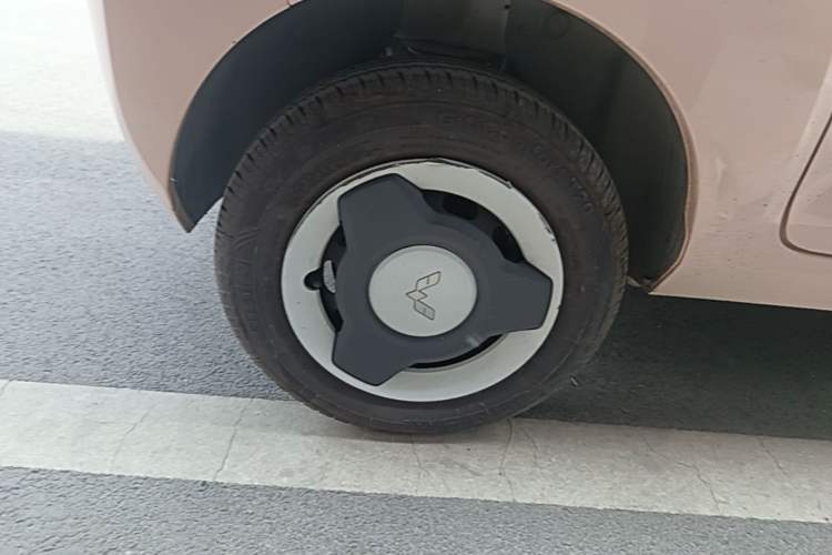 Used Wuling Hongguang MINIEV 2022 Macaron Premium Model – Lithium Iron Phosphate Right Rear Wheel Hub