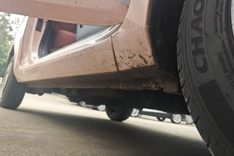 Used Wuling Hongguang MINIEV 2022 Macaron Premium Model – Lithium Iron Phosphate Right Side Sill