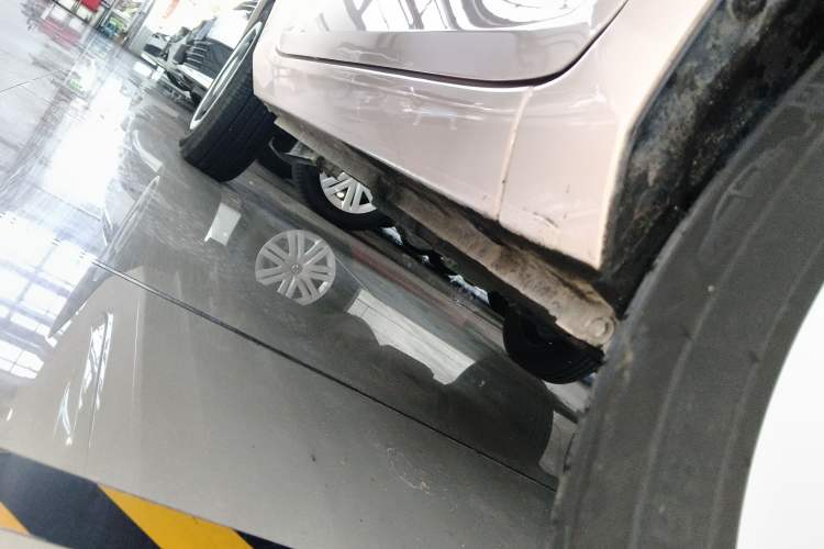 Used Wuling Hongguang MINIEV 2022 Macaron Premium Model – Lithium Iron Phosphate Right Side Sill