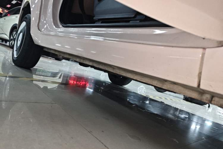 Used Wuling Hongguang MINIEV 2022 Macaron Premium Model – Lithium Iron Phosphate Right Side Sill