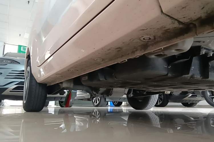 Used Wuling Hongguang MINIEV 2022 Macaron Premium Model – Lithium Ternary Battery Right Side Sill