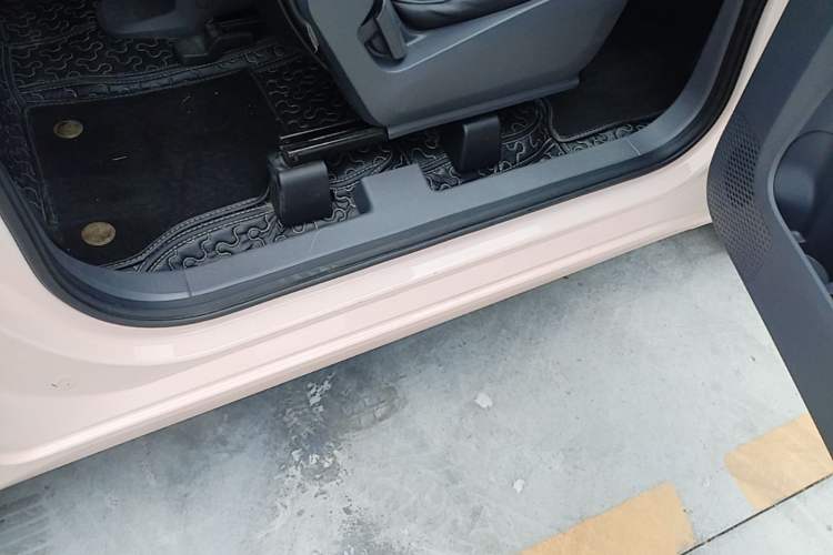 Used Wuling Hongguang MINIEV 2022 Macaron Premium Model – Lithium Iron Phosphate Right Side Sill