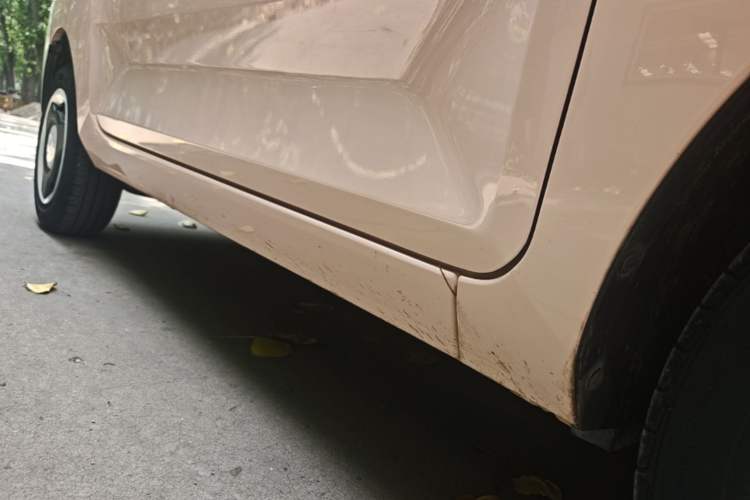 Used Wuling Hongguang MINIEV 2022 Macaron Premium Model – Lithium Iron Phosphate Right Side Sill