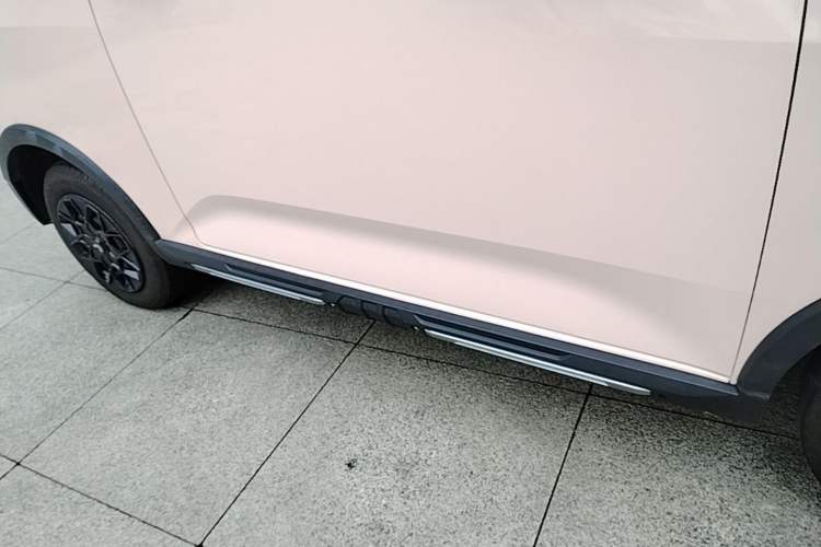 Used Wuling Hongguang MINIEV 2022 GAMEBOY 200km Gaming Edition with Lithium Iron Phosphate Right Side Sill