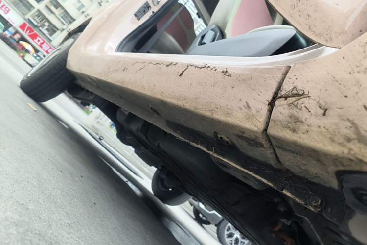 Used Wuling Hongguang MINIEV 2022 Macaron Premium Model – Lithium Ternary Battery Right Side Sill