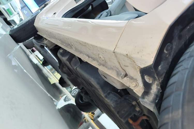 Used Wuling Hongguang MINIEV 2022 Macaron Premium Model – Lithium Iron Phosphate Right Side Sill