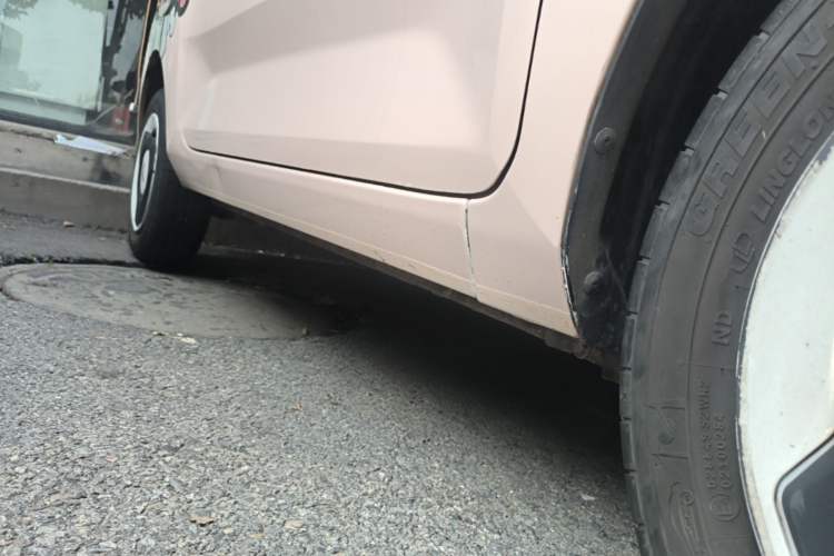 Used Wuling Hongguang MINIEV 2022 Macaron Premium Model – Lithium Ternary Battery Right Side Sill