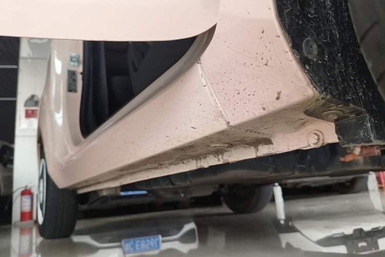Used Wuling Hongguang MINIEV 2022 Macaron Premium Model – Lithium Iron Phosphate Right Side Sill