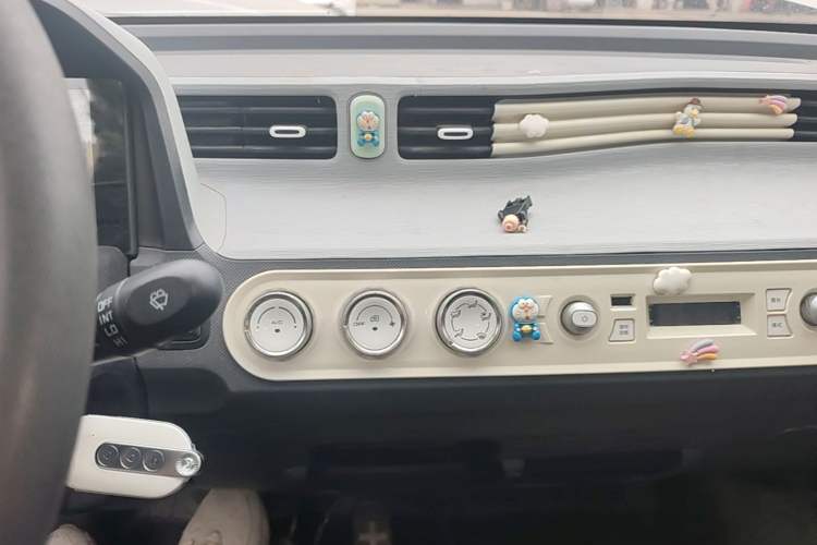 Used Wuling Hongguang MINIEV 2022 Macaron Fashion Model Lithium Iron Phosphate Audio And AC Panel