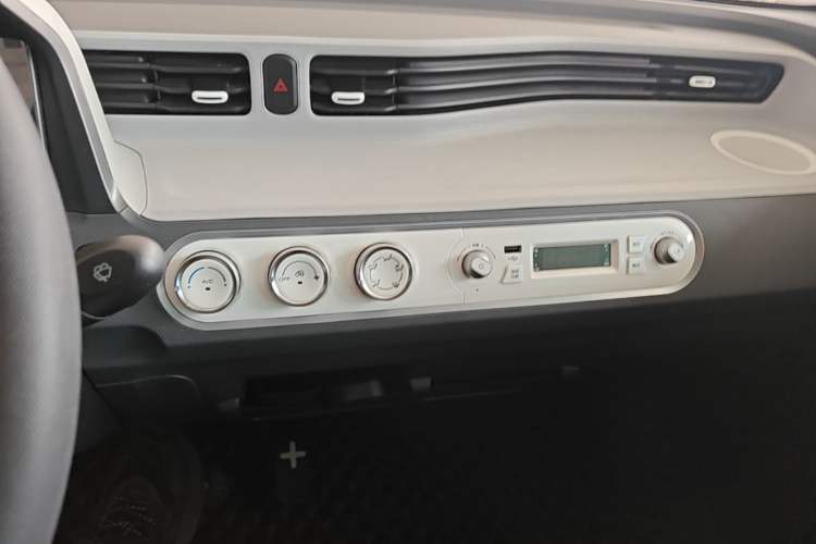 Used Wuling Hongguang MINIEV 2022 Macaron Fashion Edition Lithium-Nickel-Cobalt-Alpha-oxide Audio And AC Panel