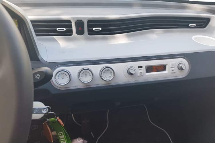 Used Wuling Hongguang MINIEV 2022 Macaron Premium Model – Lithium Ternary Battery Audio And AC Panel