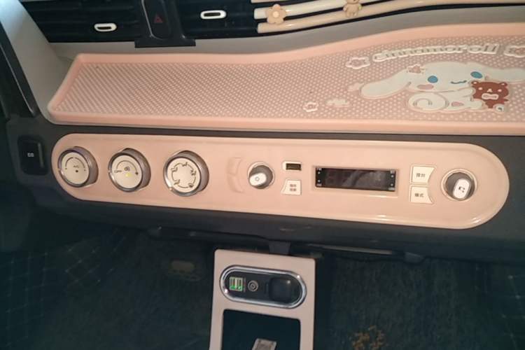Used Wuling Hongguang MINIEV 2022 Macaron Premium Model – Lithium Iron Phosphate Audio And AC Panel